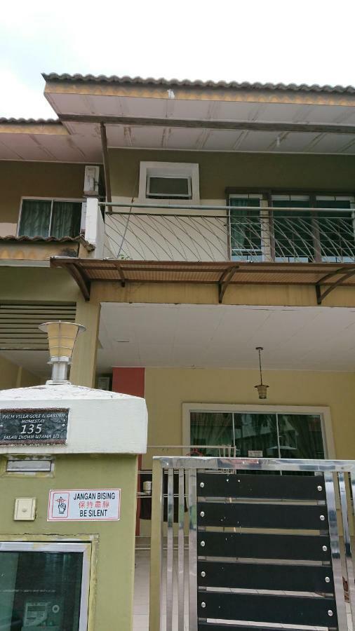 Homestay Bandar Putra Kulai Exterior photo