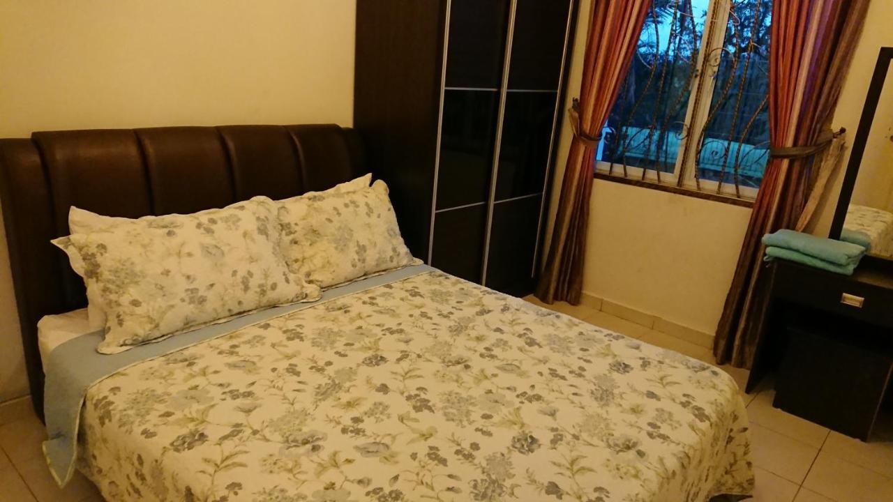 Homestay Bandar Putra Kulai Exterior photo